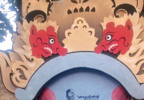 SISWA MIN 1 BANYUWANGI TAMPIL MEMUKAU DI FESTIVAL GANDRUNG SEWU 2025 BERTEMA “SELENDANG SANG GANDRUN