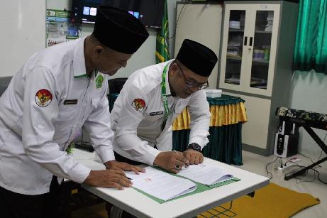 MIN 1 Banyuwangi Teken MoU dengan MTsN 3 Banyuwangi untuk Wujudkan Madrasah Adiwiyata Tingkat Kabupa