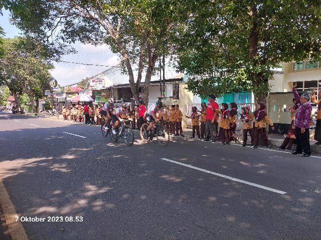 <center></center> video